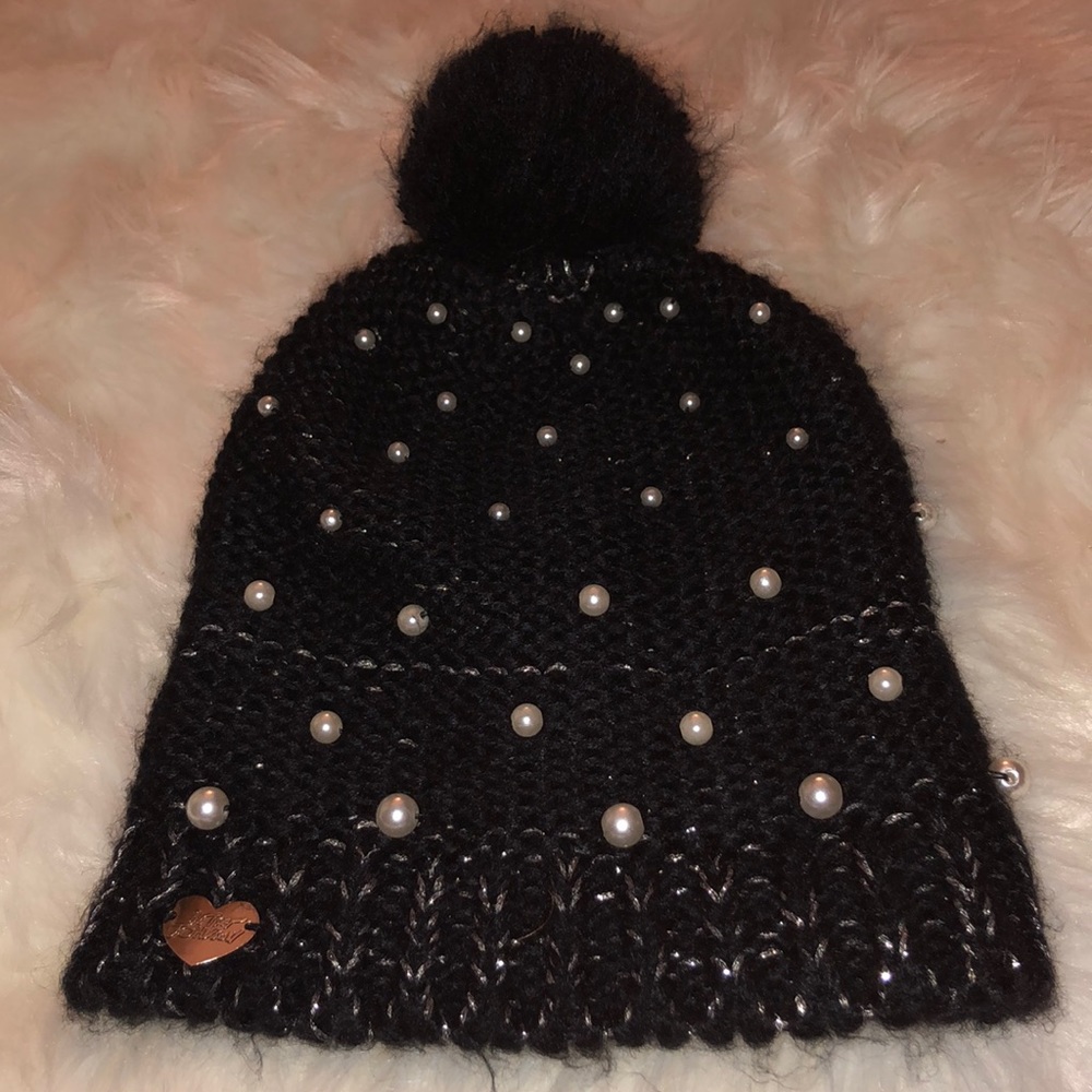 Betsey Johnson Pom pom Beanie